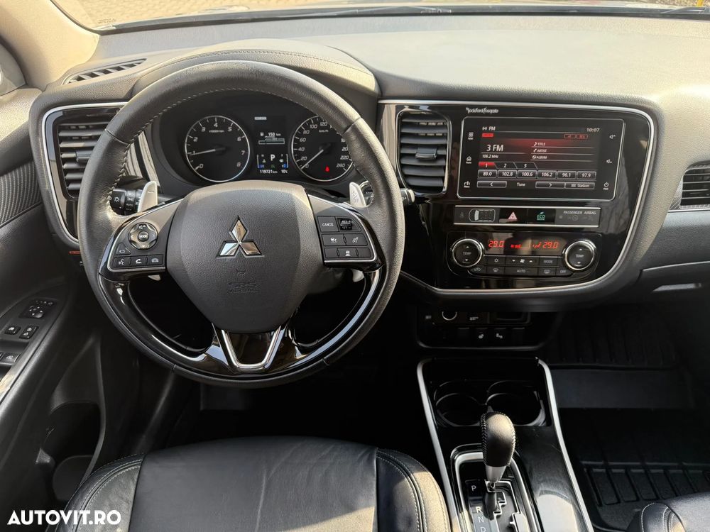 Mitsubishi Outlander 2.0L AS&G CVT Instyle - 13