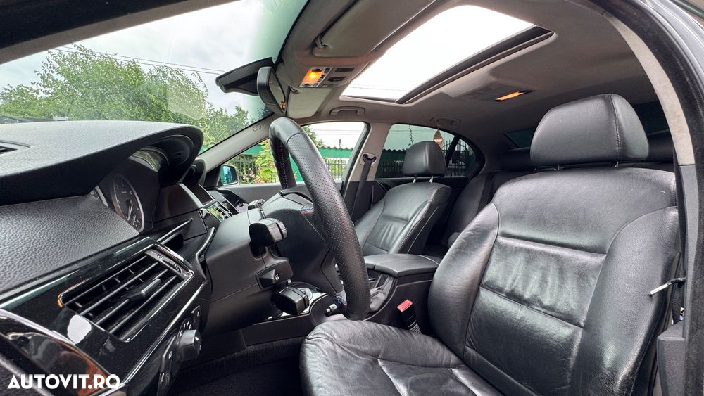 BMW Seria 5 525d - 8