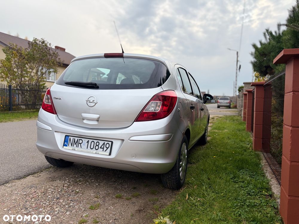 Opel Corsa 1.2 16V Edition / Active - 4