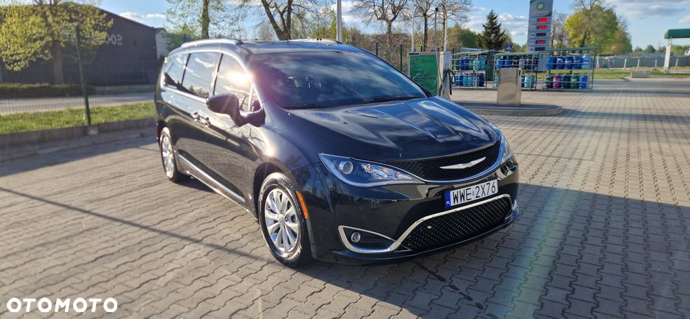 Chrysler Pacifica - 3