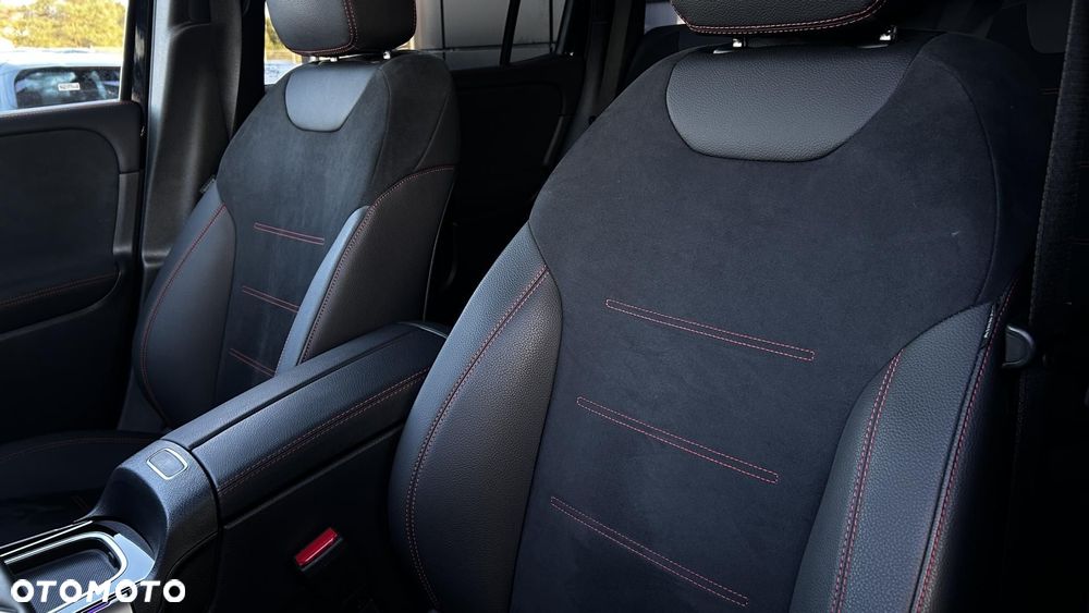 Mercedes-Benz GLB - 11