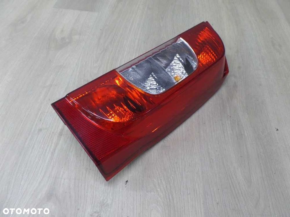 FIAT FIORINO NEMO QUBO LAMPA TYL PRAWA 1358249080 KLAPA KOMBI  07-16 - 2