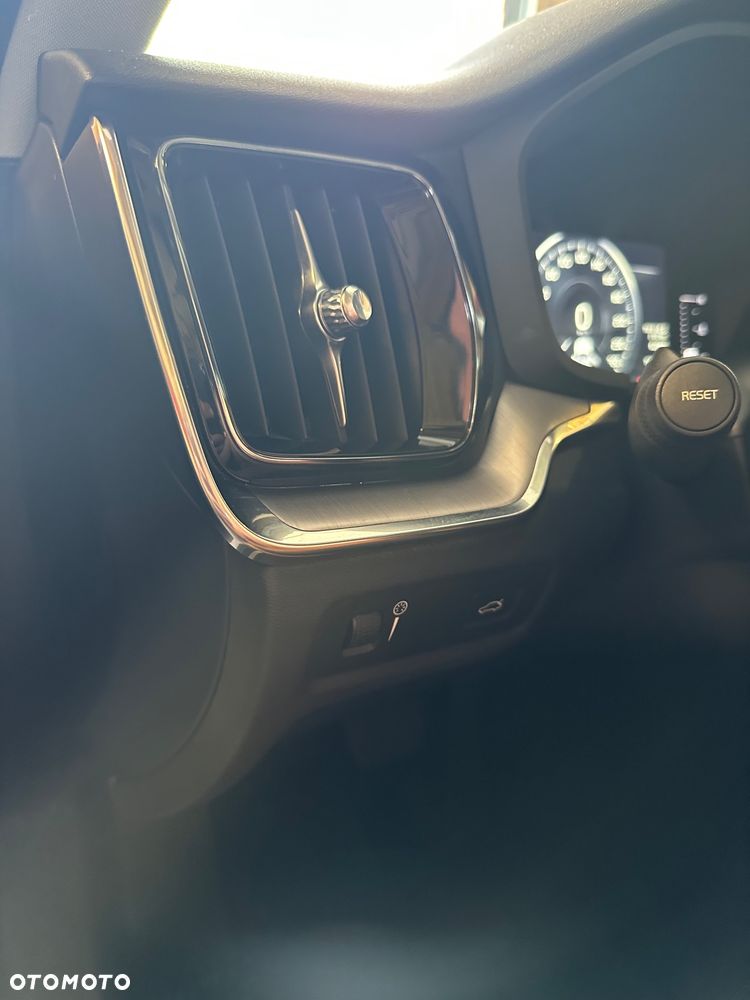 Volvo S60 T6 AWD Momentum Pro - 28