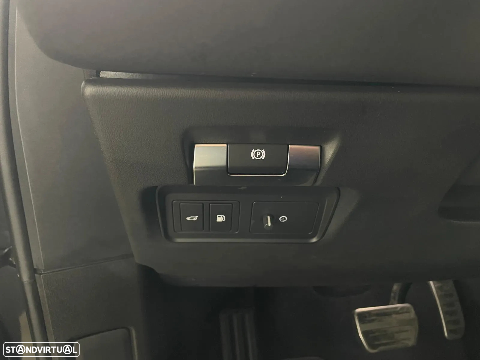 Land Rover Range Rover Evoque 1.5 P300e AWD R-Dynamic SE Auto - 35