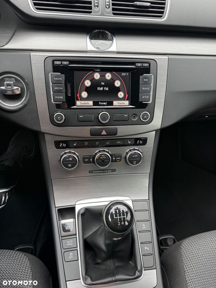 Volkswagen Passat 2.0 TDI DPF Highline - 16