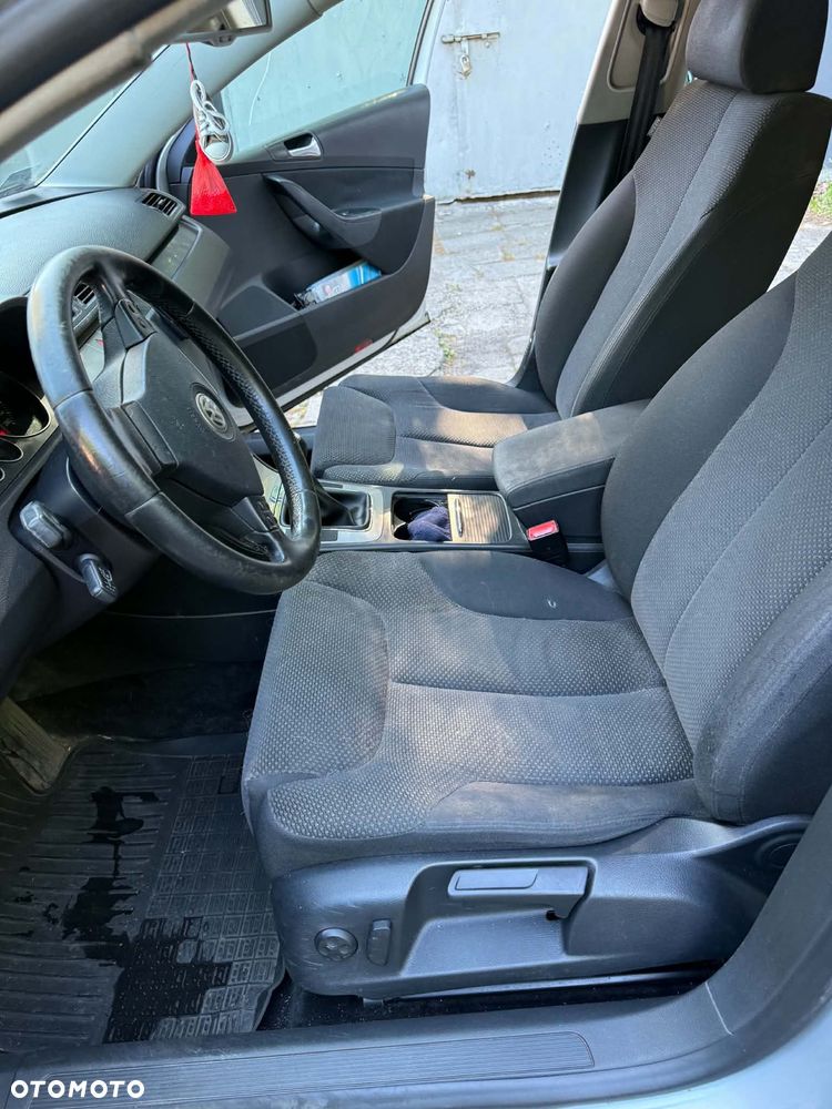 Volkswagen Passat 1.9 TDI Individual - 6