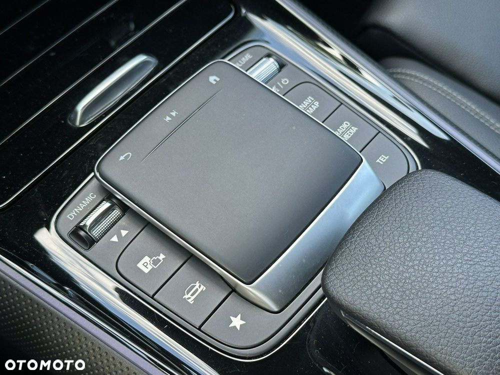 Mercedes-Benz GLB 200 7G-DCT - 30