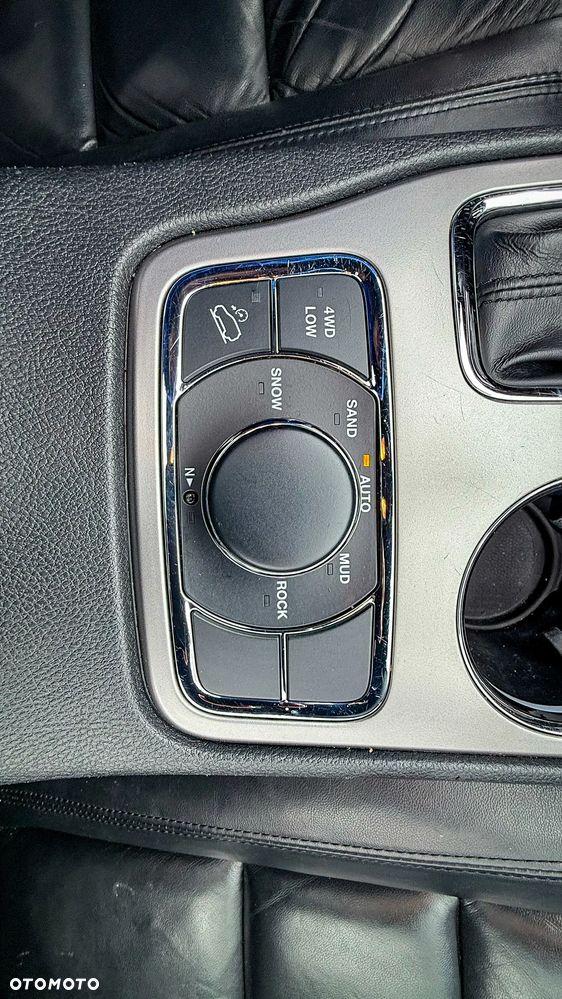 Jeep Grand Cherokee - 22