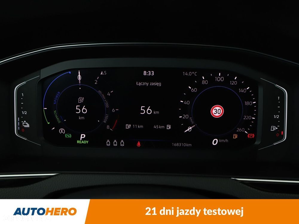 Volkswagen Passat - 19