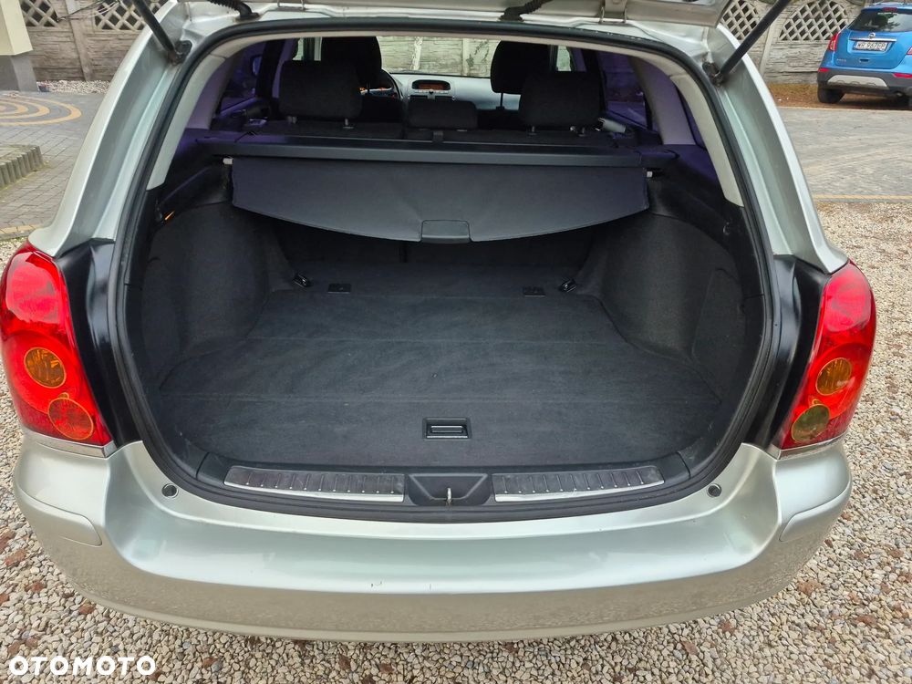 Toyota Avensis 1.8 VVT-i - 16