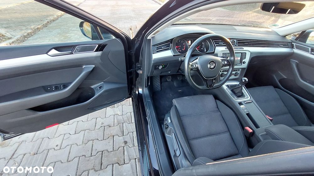 Volkswagen Passat - 35