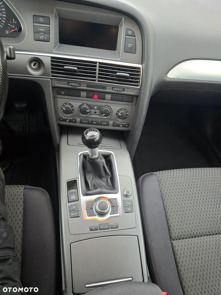 Audi A6 Avant 2.4 - 17