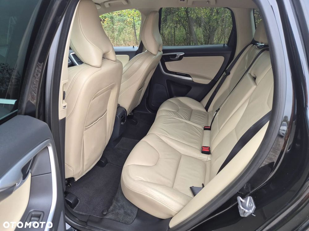 Volvo XC 60 D4 Drive-E Ocean Race - 12