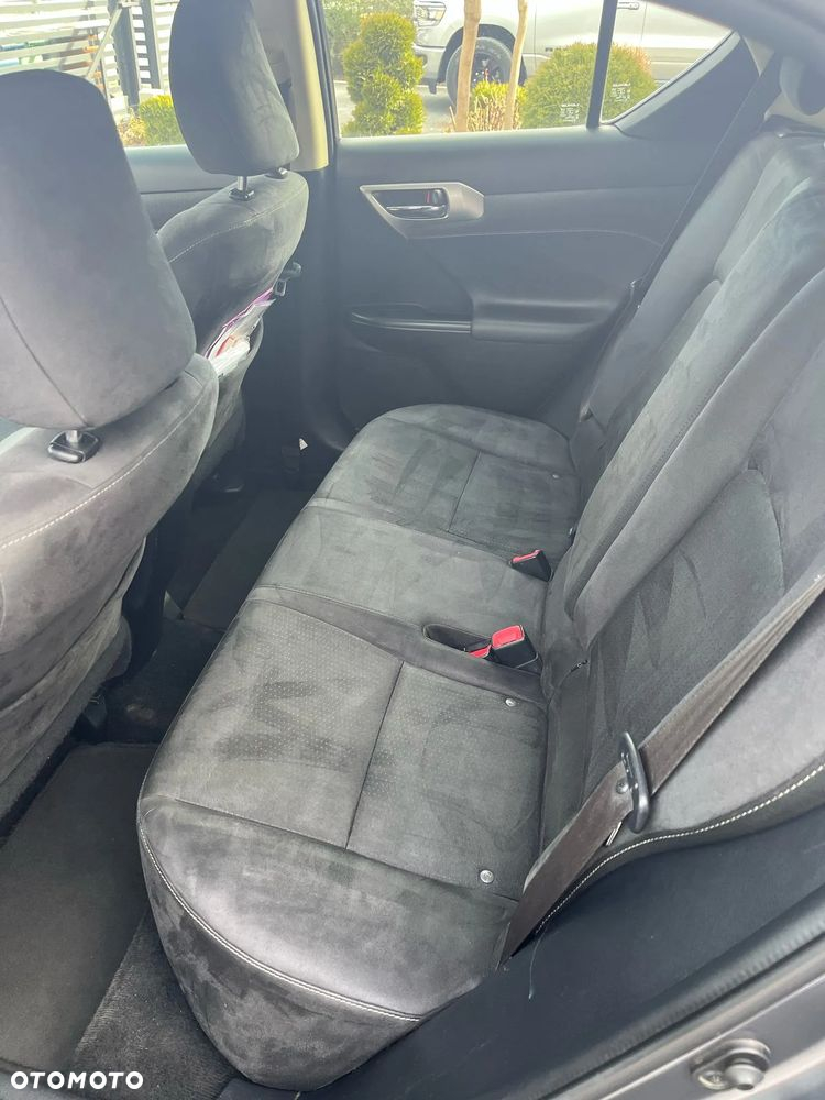 Lexus CT 200h Prestige - 4