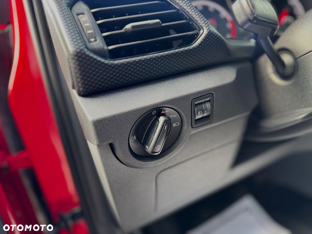 Volkswagen T-Cross - 32