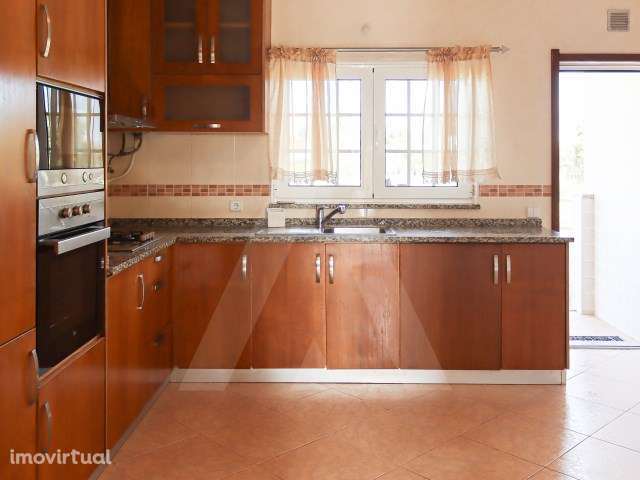 Andar de Moradia T2, parcialmente mobilado e semi equipado em Requeixo - Grande imagem: 4/25