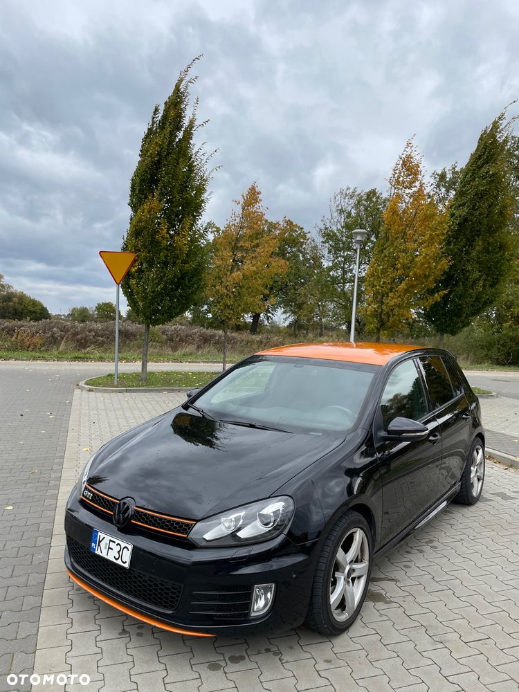 Volkswagen Golf - 1