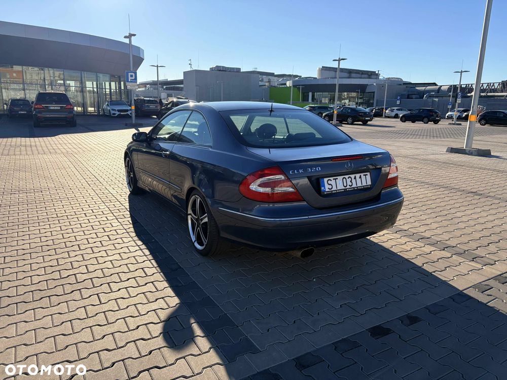 Mercedes-Benz CLK - 22