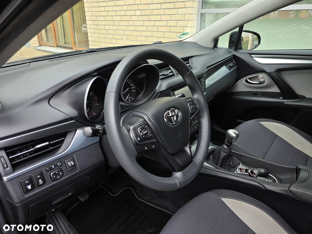 Toyota Avensis - 17