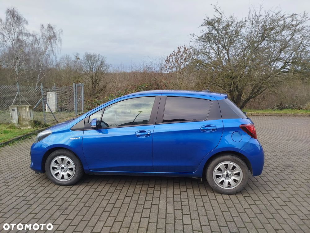 Toyota Yaris Hybrid 100 Premium - 2