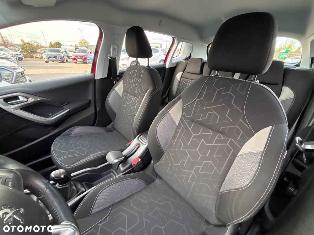 Peugeot 2008 1.2 Pure Tech Allure S&S - 27