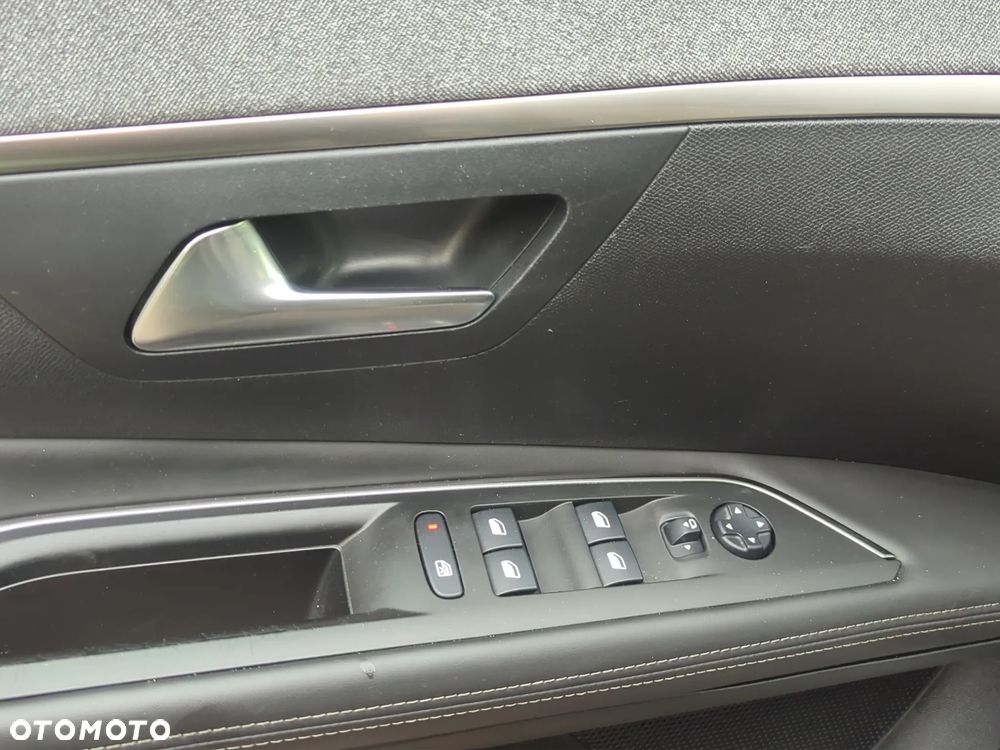 Peugeot 3008 1.2 PureTech Allure Pack S&S - 22