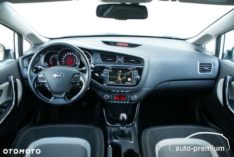 Kia Ceed 1.6 GDI Dream Team Edition - 6