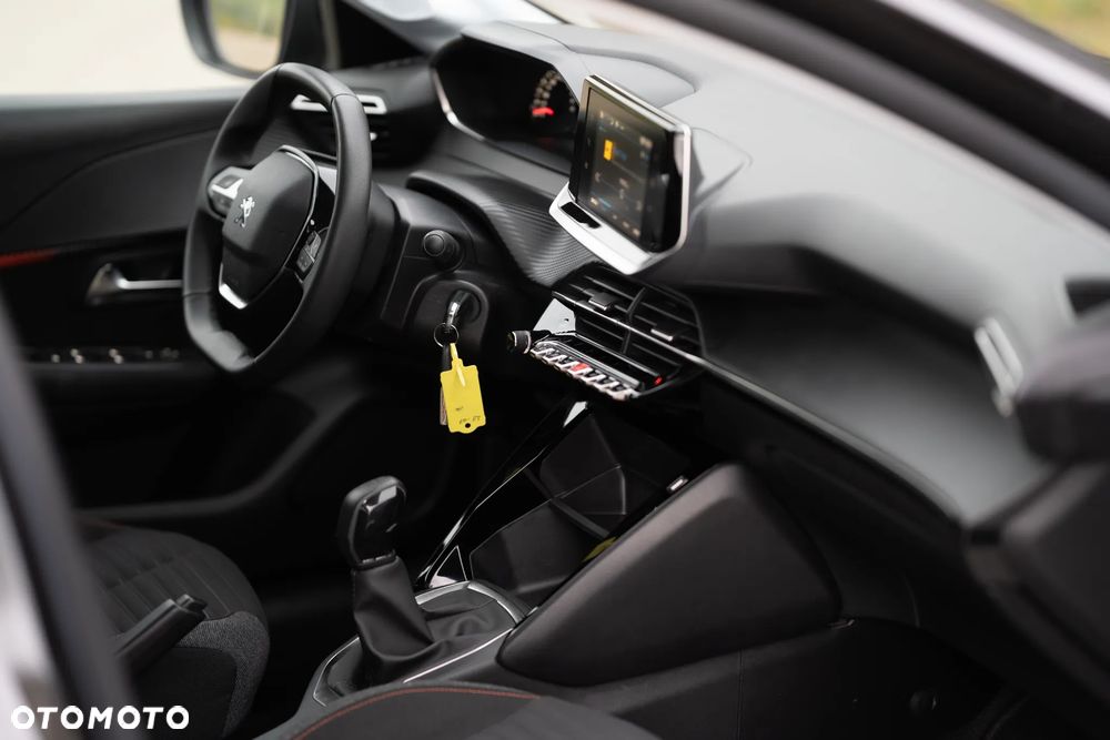 Peugeot 208 - 18