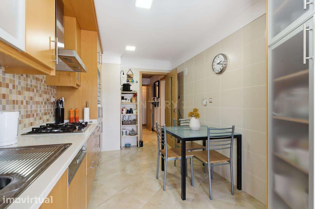 Apartamento T3 na Quinta de Santa Bárbara em excelente estado de conse - Grande imagem: 2/27