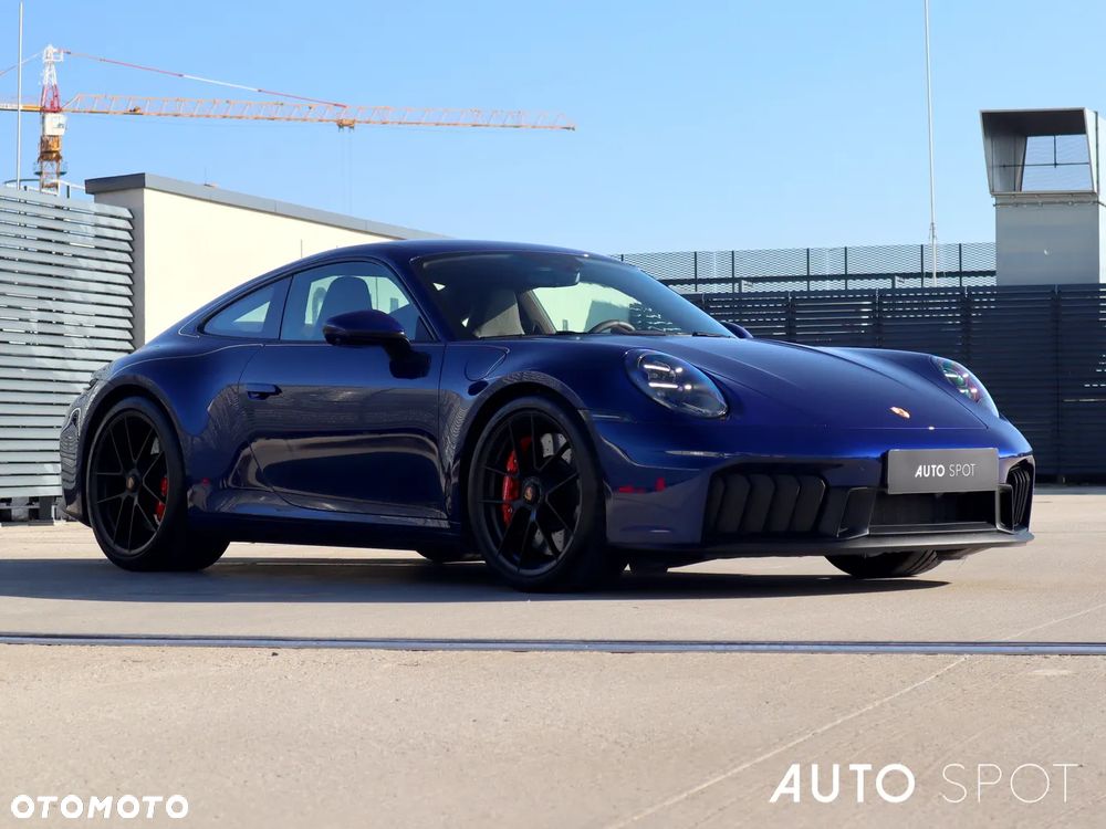 Porsche 911 Carrera T-Hybrid 4 GTS - 11