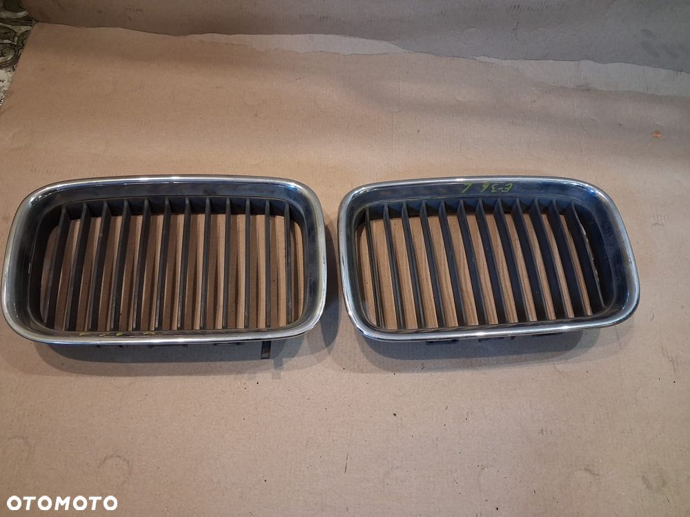 Atrapa grill BMW E36 seria 3  5113-8122 prawa lewa - 1