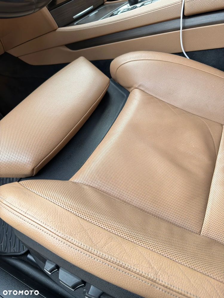 BMW Seria 7 740d xDrive - 13