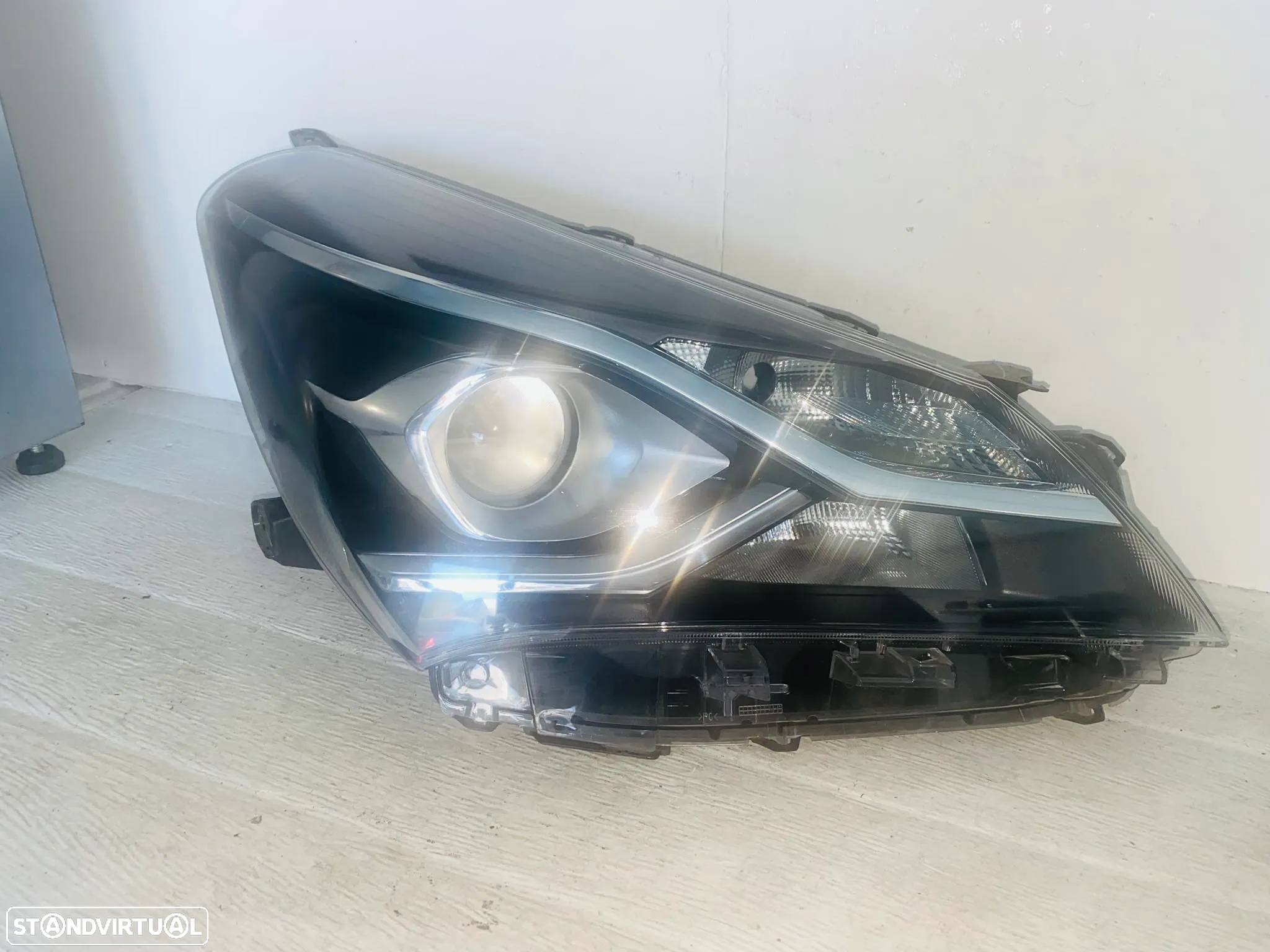 Farol Direito Toyota Yaris - 2017 / 2020 - 2