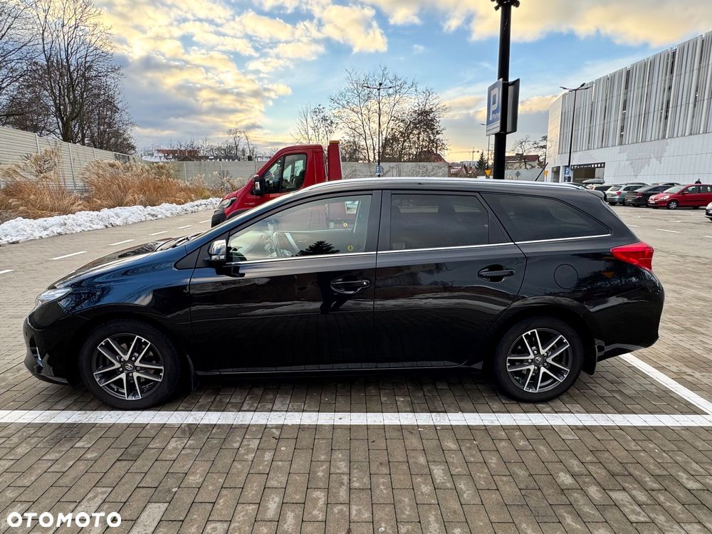 Toyota Auris 1.4 D-4D Premium EU5 - 4