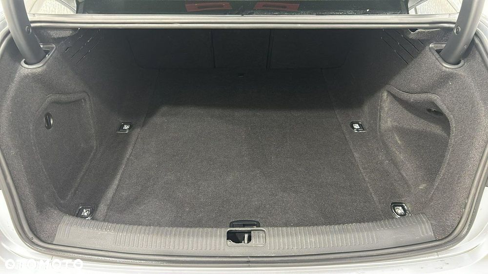 Audi A4 Limousine - 11