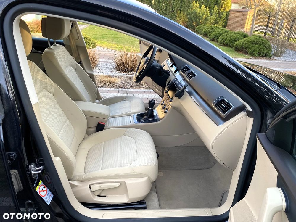Volkswagen Passat 1.6 TDI Comfortline - 14