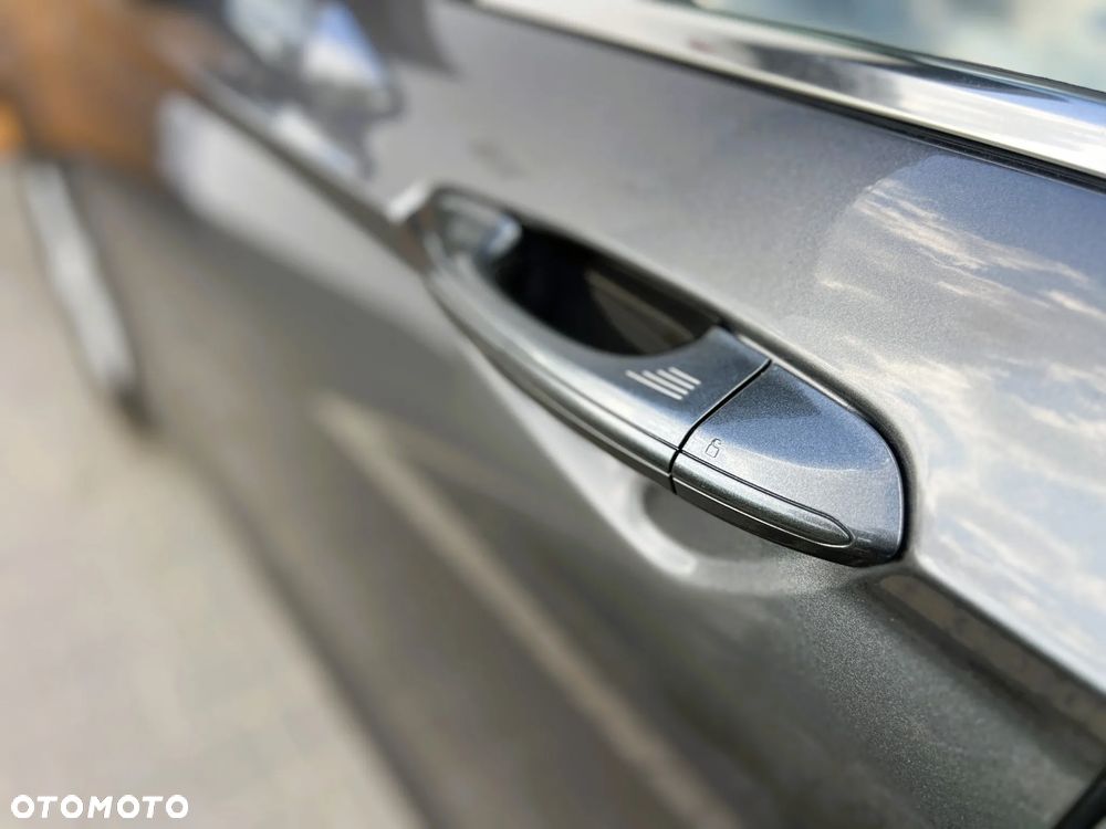 Ford Mondeo - 32