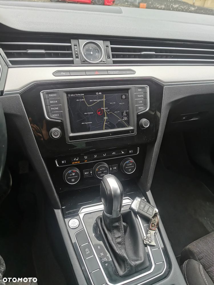 Volkswagen Passat 2.0 TDI (BlueMotion Technology) DSG Comfortline - 19