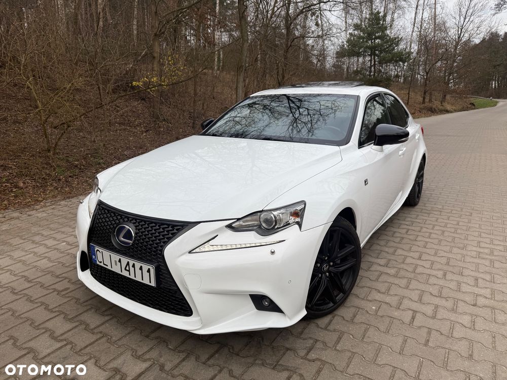 Lexus IS 300h F Sport - 4