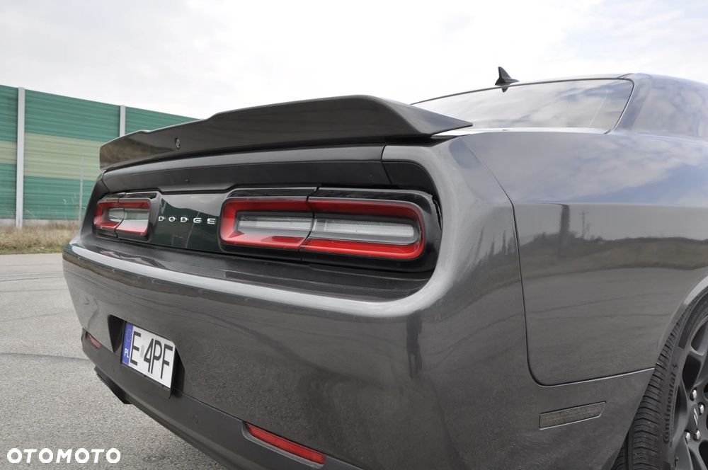 Dodge Challenger - 11