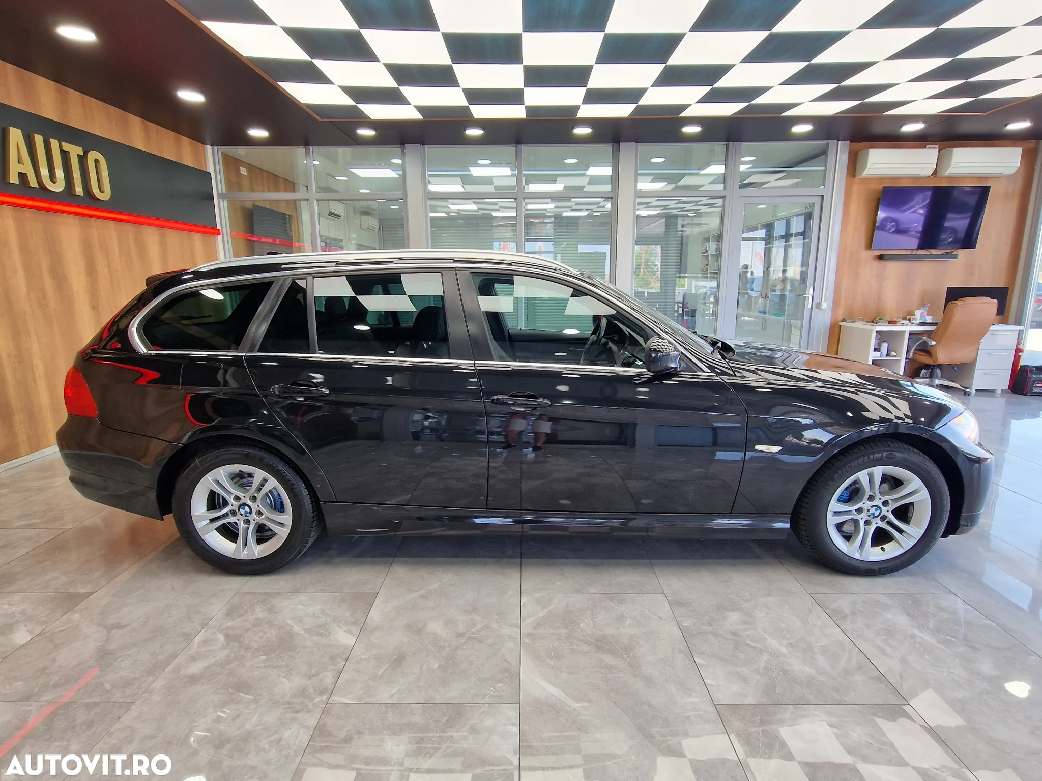 BMW Seria 3 320d DPF Touring Aut. - 14