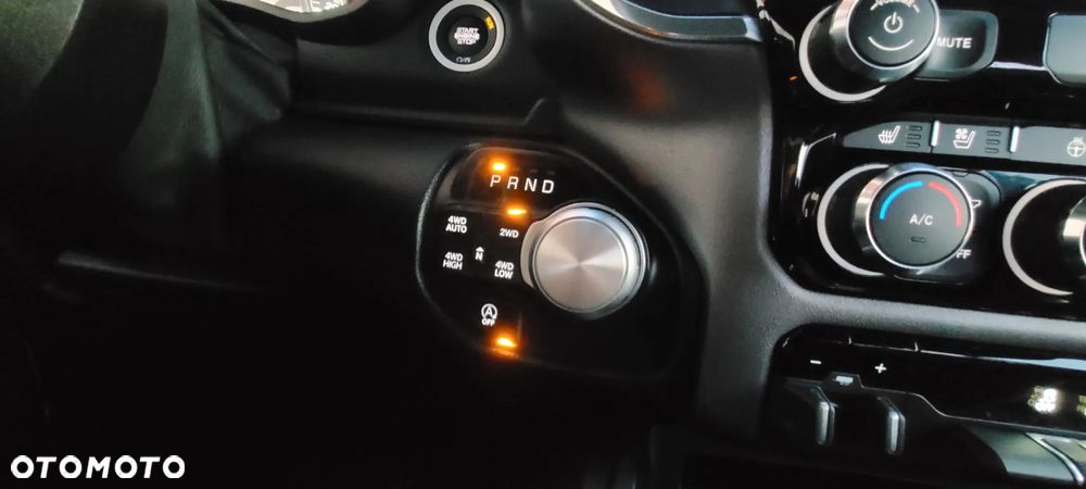 RAM 1500 Crew Cab Shortbed Laramie - 16