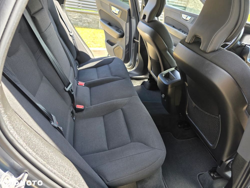 Volvo XC 60 T4 Momentum Pro - 38