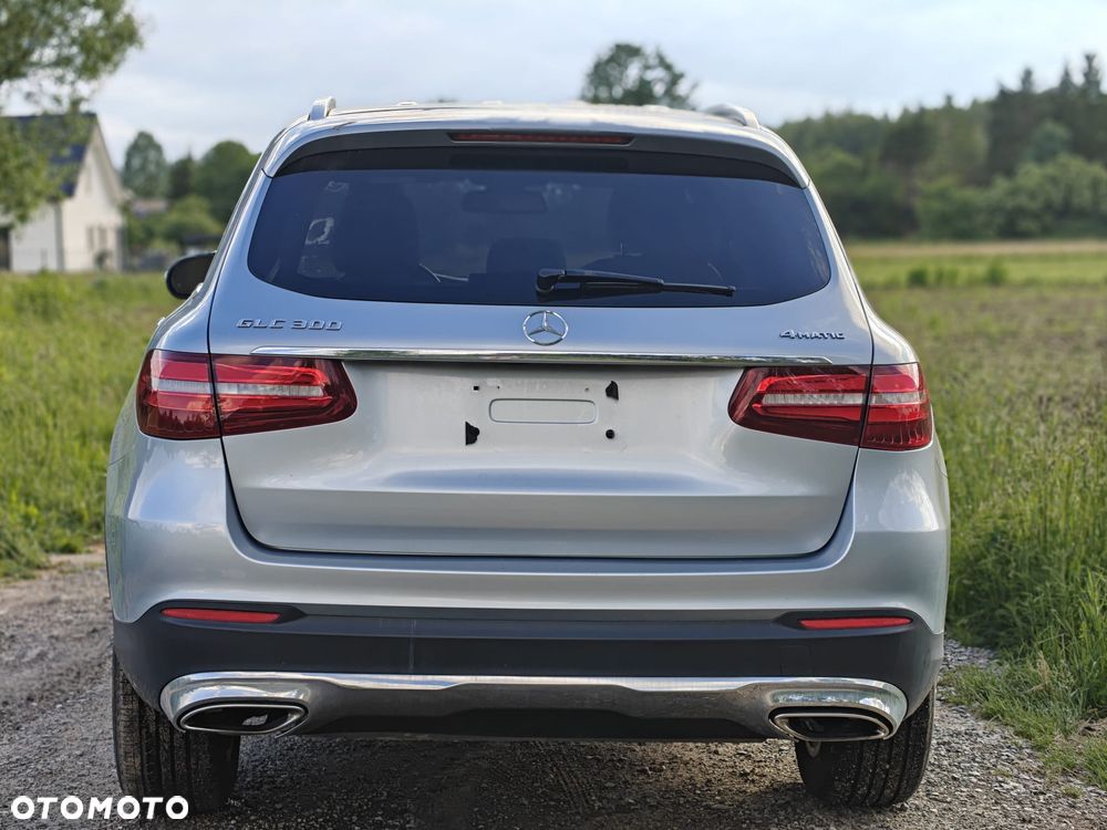 Mercedes-Benz GLC 300 4Matic 9G-TRONIC Exclusive - 3