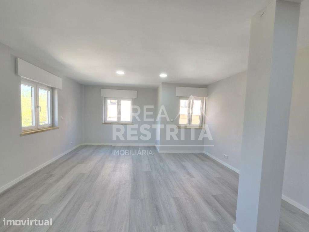 Apartamento Remodelado T2, c/Arrecadação, Centro de Corroios - Grande imagem: 4/21