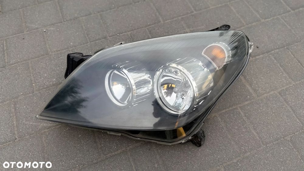 Lampa czarna Lewy PRZÓD OPEL ASTRA H HELLA III 2004-2014 przednia lewa reflektor Hella black