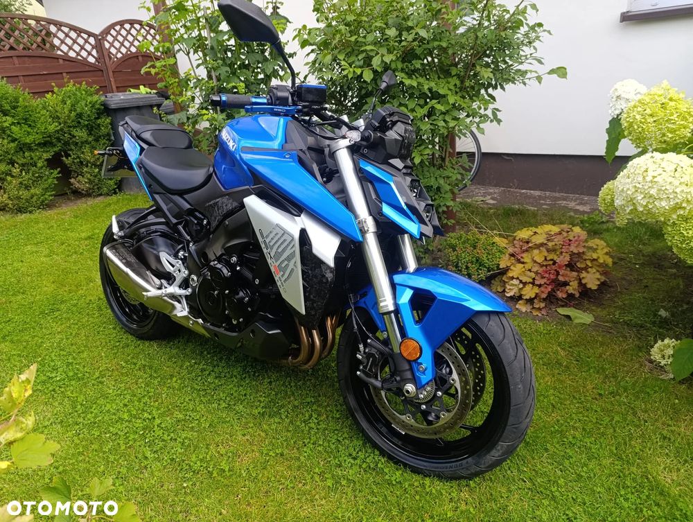 Suzuki GSX - 2