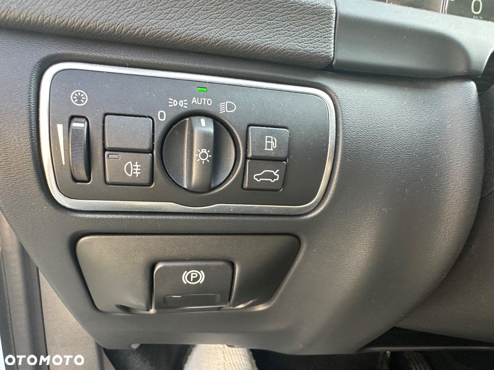 Volvo V60 Cross Country - 16