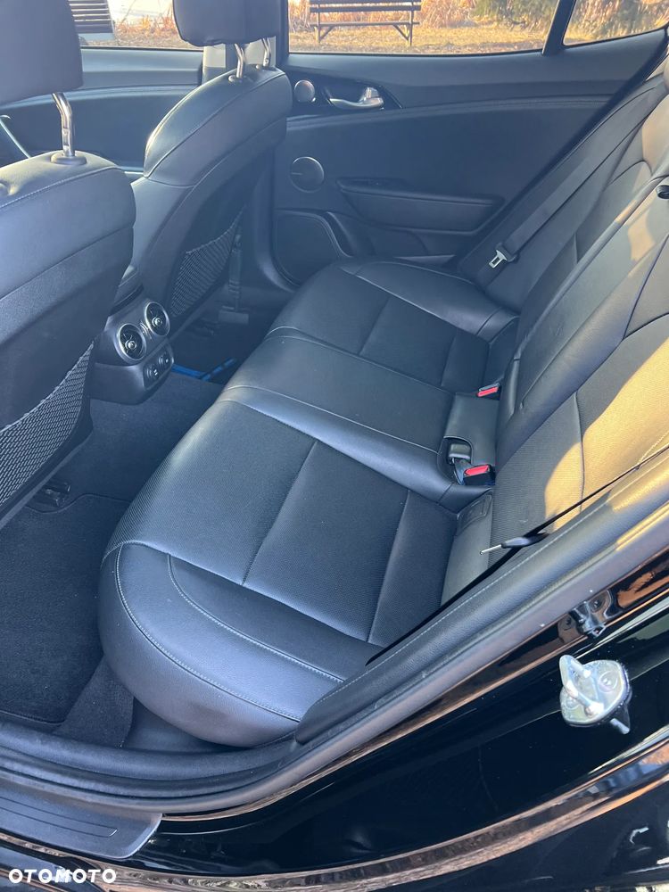 Kia Stinger 2.0 T-GDI L - 10