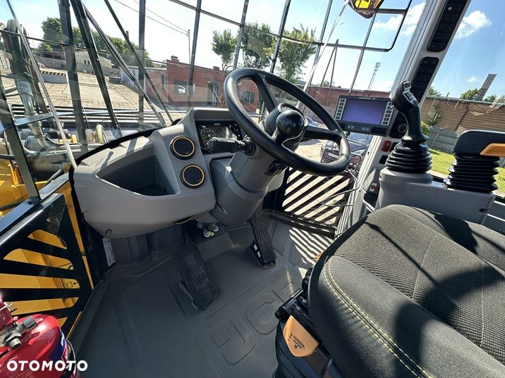 JCB 437 S5 WasteMaster - 26
